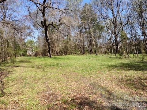 Photo of 6716 Rock Island Road, Charlotte, NC 28278 (MLS # 4359607)