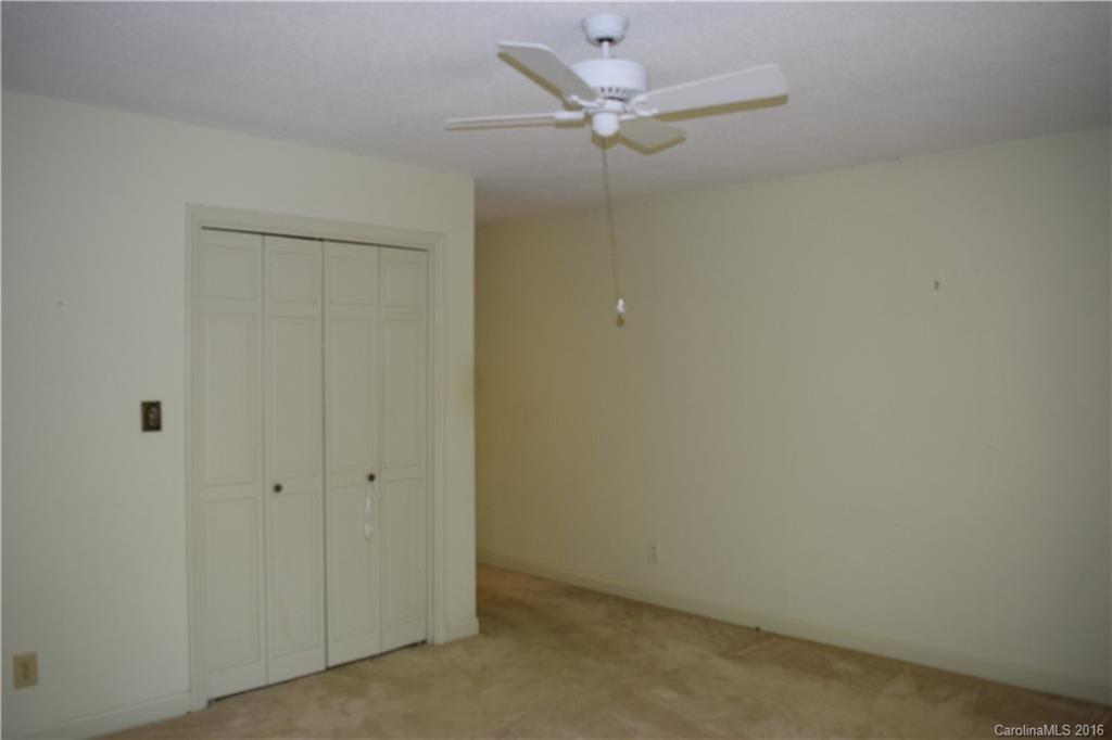 RIVER HILLS - Residential