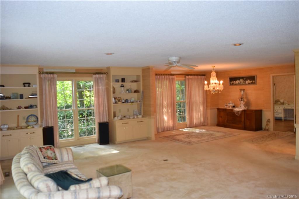 RIVER HILLS - Residential