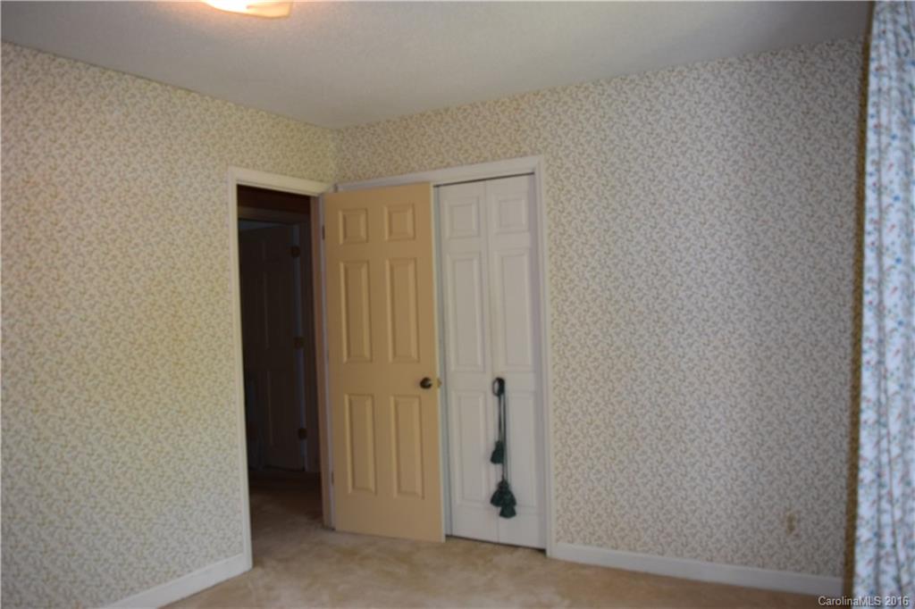 RIVER HILLS - Residential