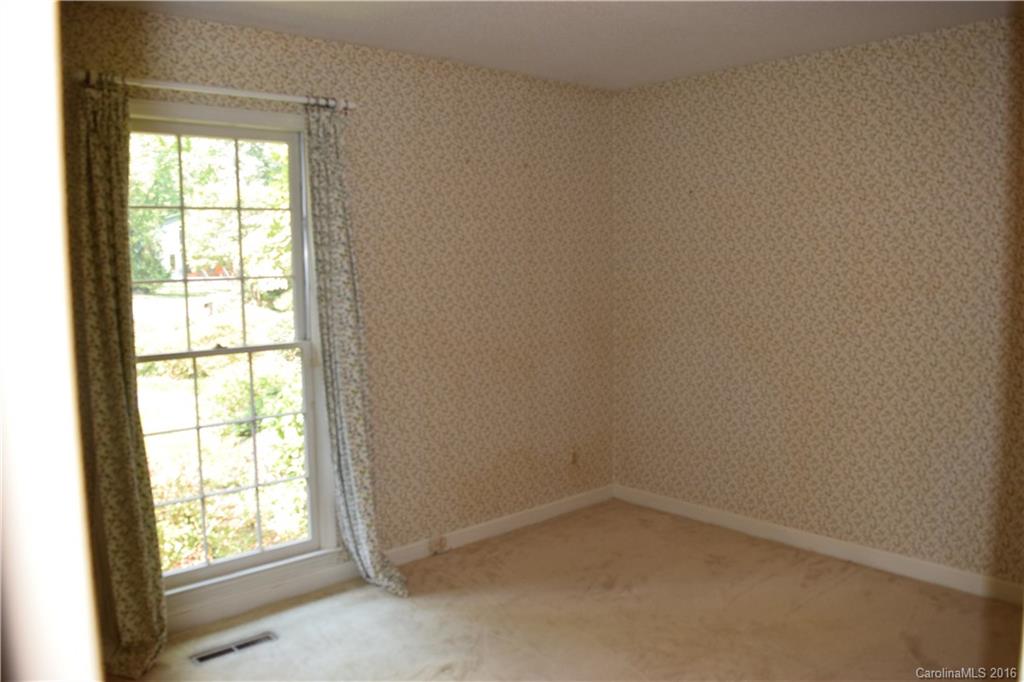 RIVER HILLS - Residential