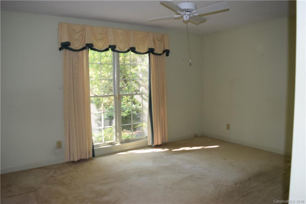 RIVER HILLS - Residential