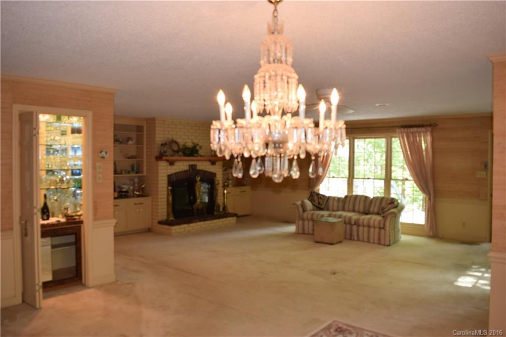 RIVER HILLS - Residential