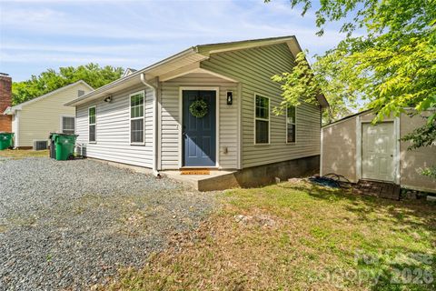 Photo of 6602 Porterfield Road, Charlotte, NC 28226 (MLS # 4393368)