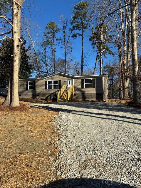 702 Mullinax Circle Blacksburg SC 29702