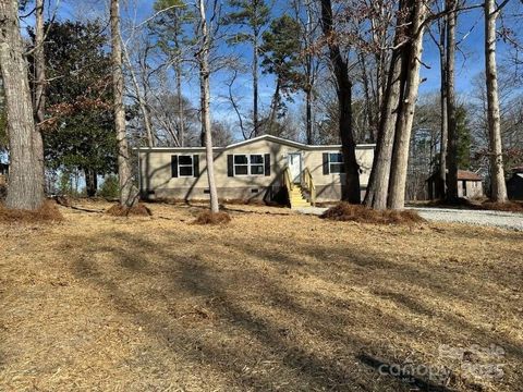 702 Mullinax Circle Blacksburg SC 29702