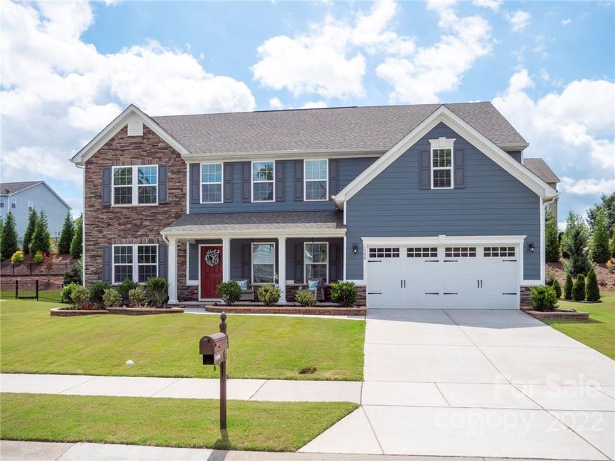 Immaculately maintained two story house in Massey Community and all that it has to offer. Resort style living with outdoor Jr. Olympic pool, Lazy river, Firepit, and picnic areas with walking trails. Accessible to fine dining and parks.
This home has been meticulously cared for and it shows from the moment you enter the door. New light fixtures throughout, moving ready. Open floor plan, gorgeous kitchen with granite countertops, beautiful island and breakfast area. Enjoy your morning coffee on the deck area or the front porch.
MUST SEE!!!! Don't miss out on this one.