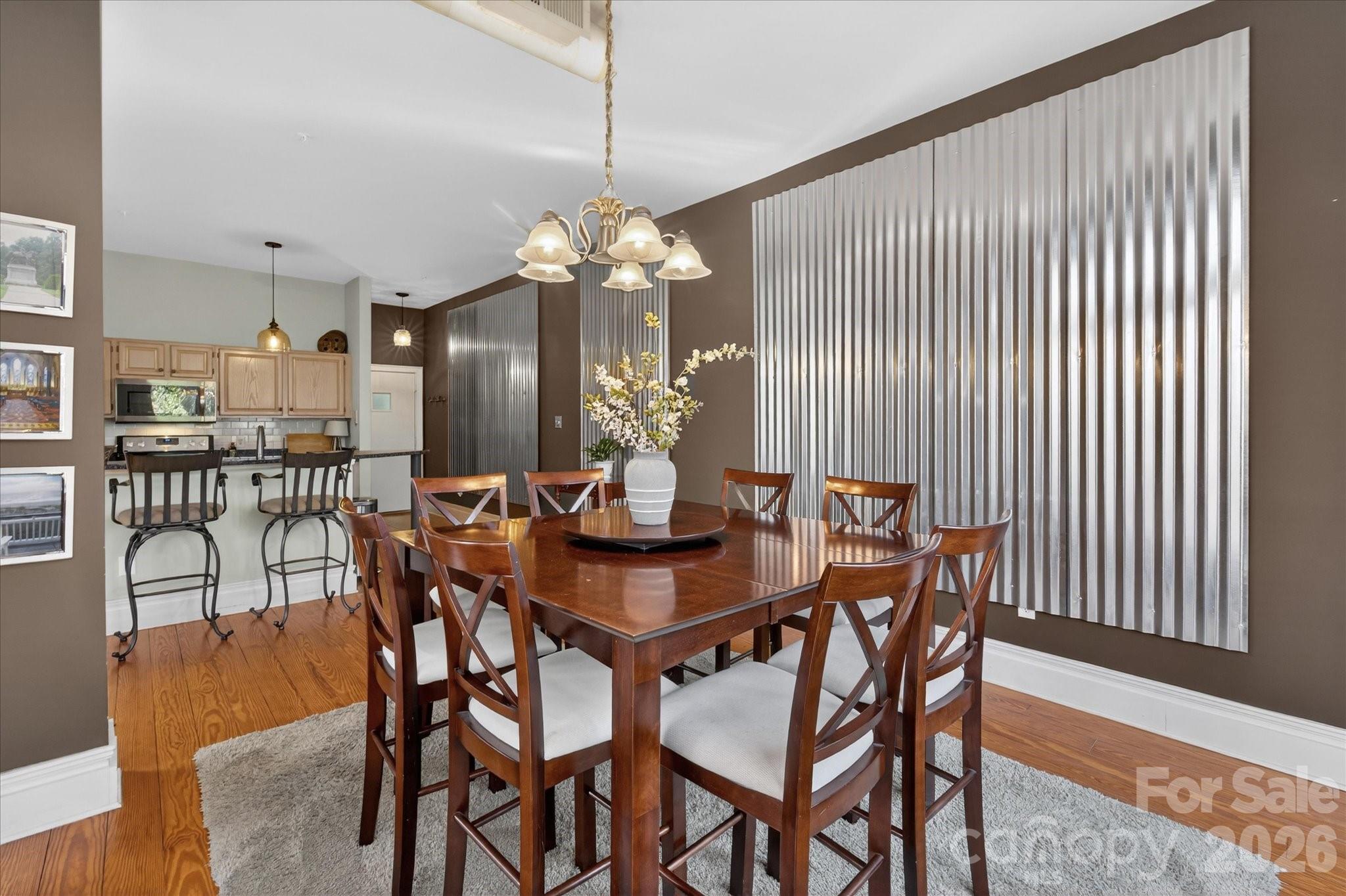 404 N Laurel Avenue 16