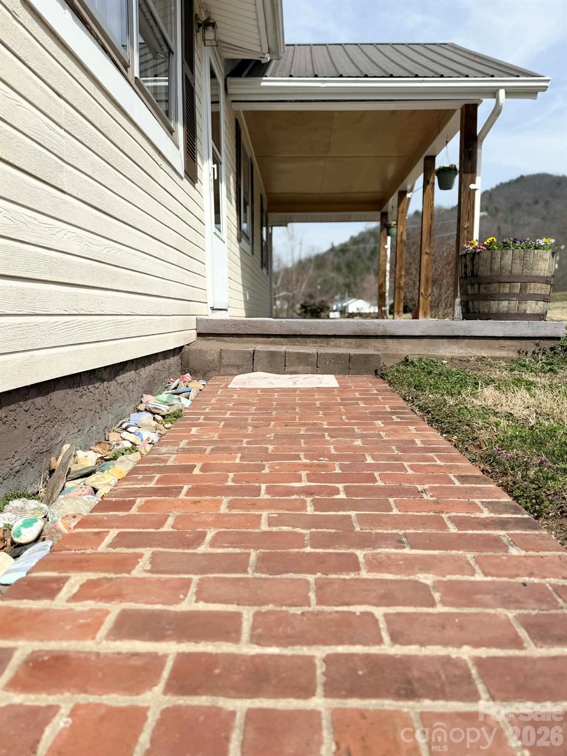 2742 Hwy 268 Highway