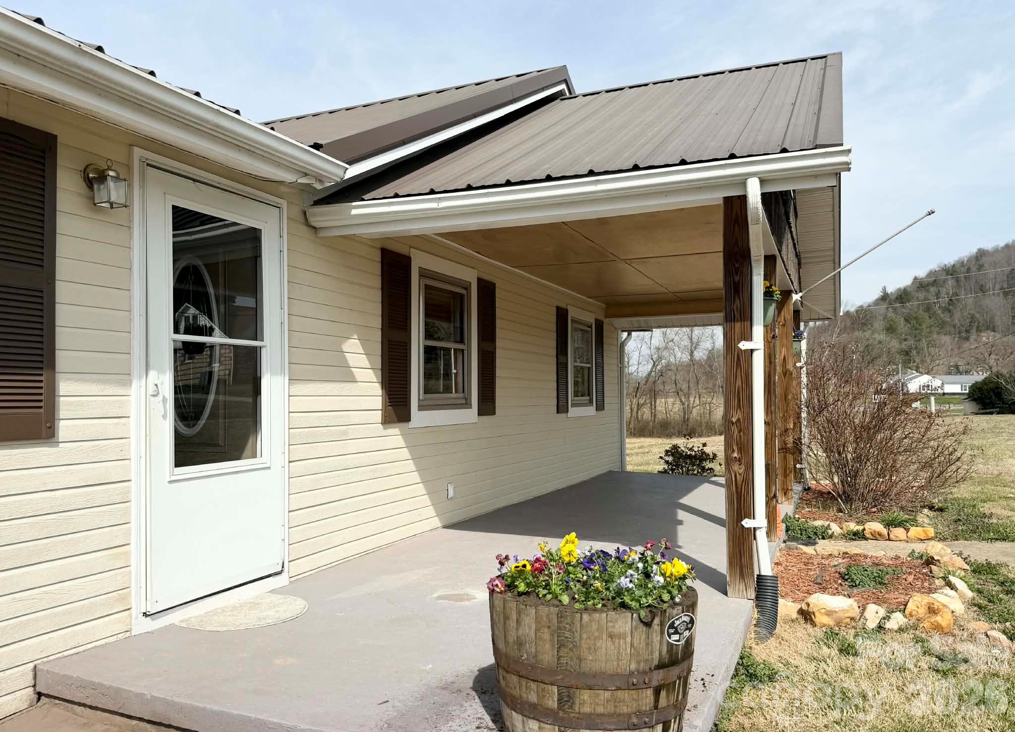 2742 Hwy 268 Highway