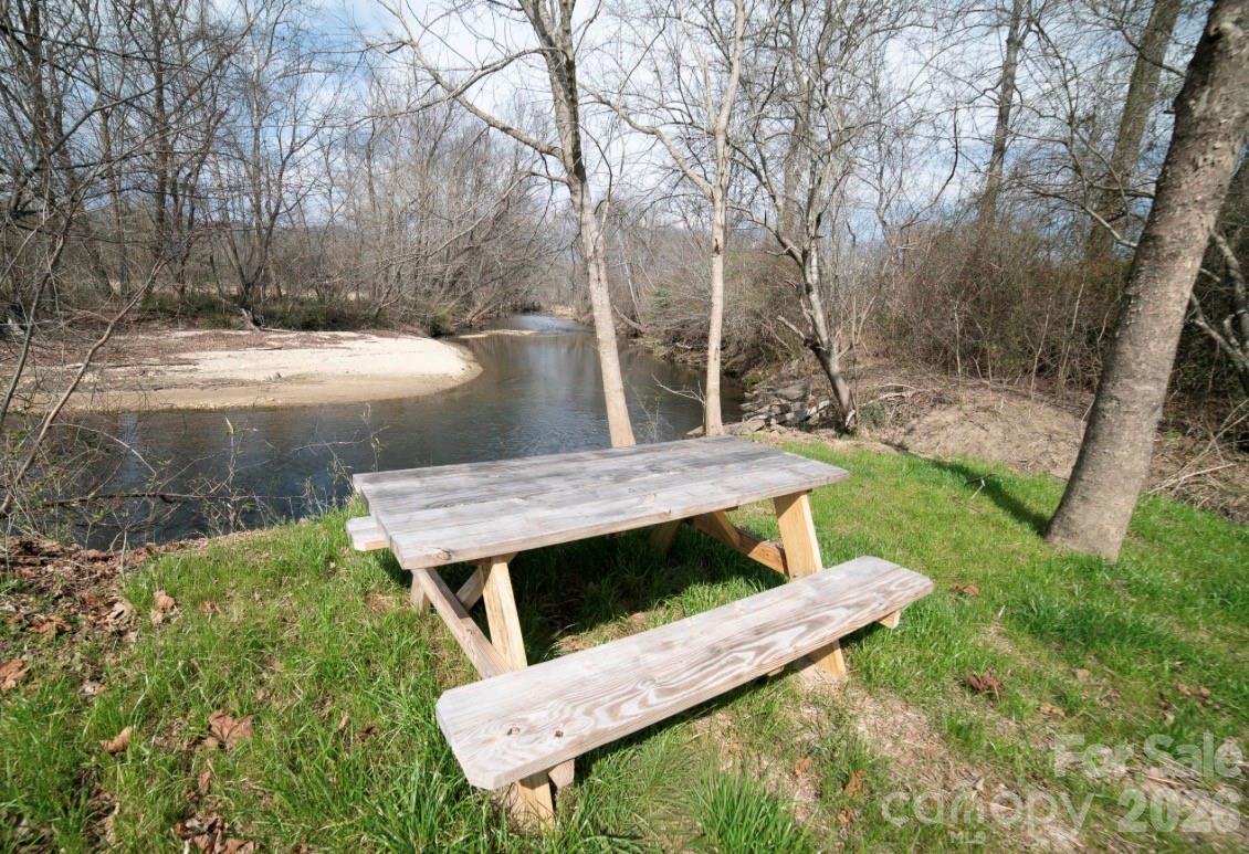 2742 Hwy 268 Highway