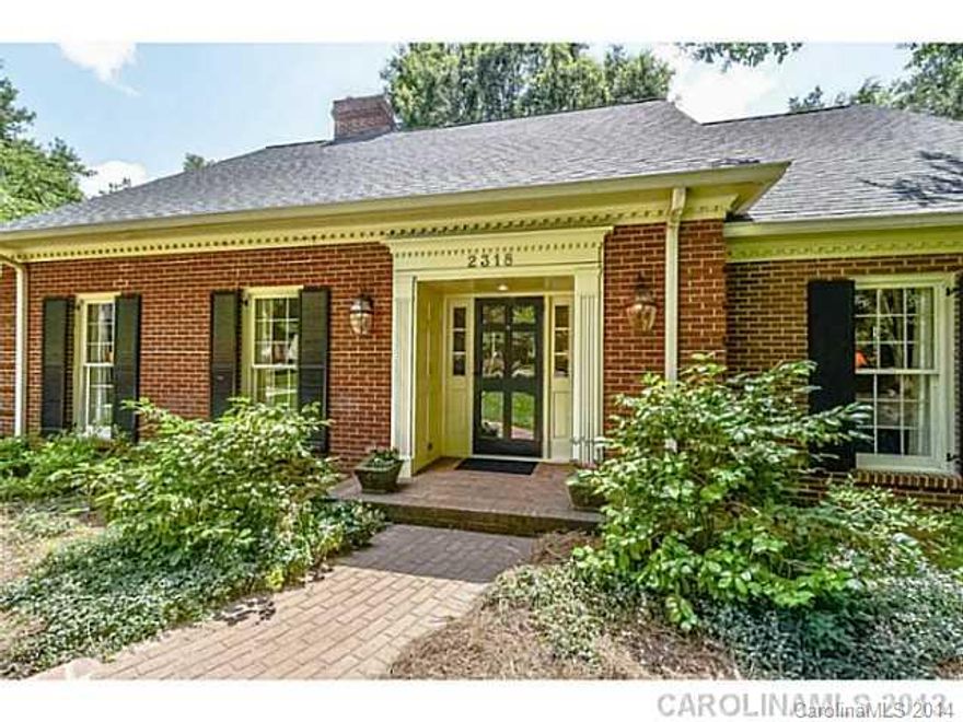 Fabulous opportunity in desirable Deering Oaks on large, private cul de sac lot.  Meticulous 1 1/2 story with downstairs master and over 4000 sf.  Large gourmet kitchen, downstairs office/bonus room. Downstairs master bedroom with fabulous master bath w tumbled limestone and his/her vanities.  Three large bedrooms up (one could be a second master) with two updated full baths.  Half acre, irrigation system, side garden, patio and flat backyard.  Walk to shopping, Selwyn, AG, Myers Park.