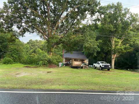 Photo of 9832 Harrisburg Road, Charlotte, NC 28215 (MLS # 4266132)