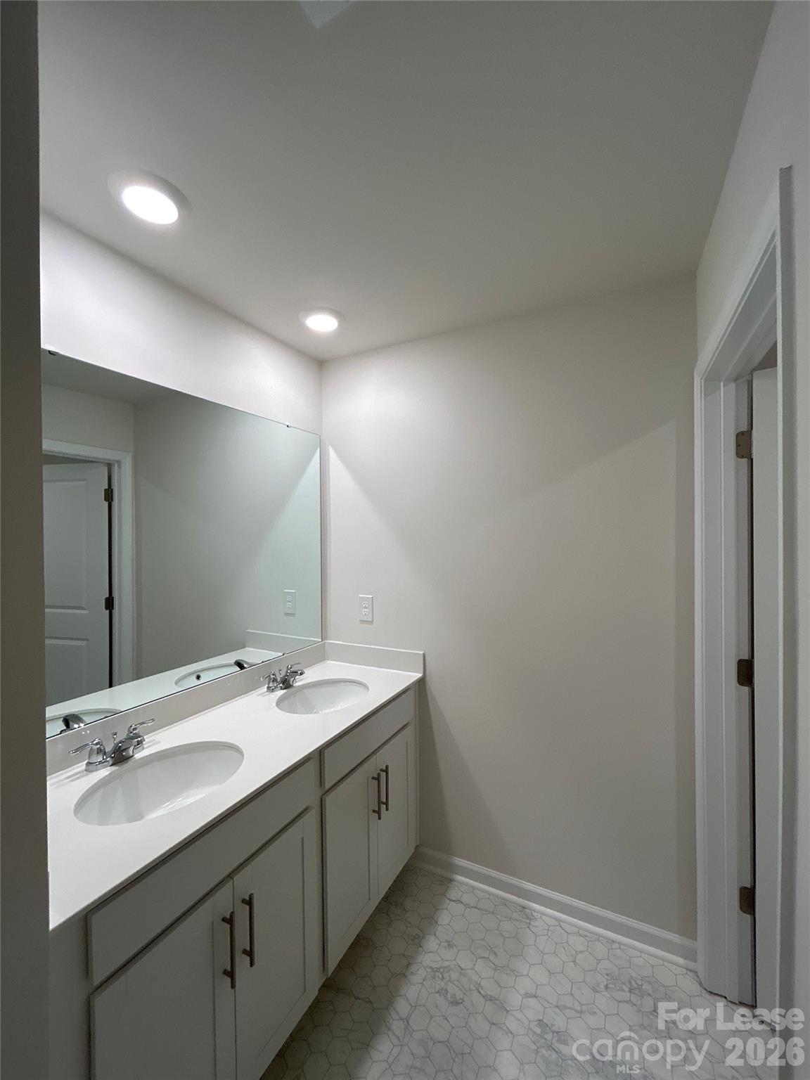 Secrest Commons - Residential Lease