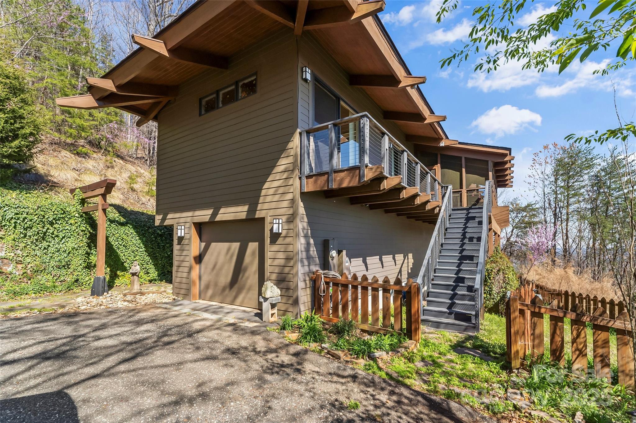 807 Pinnacle Parkway