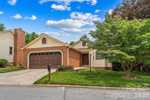 Photo of 137 Exeter Court, Hendersonville, NC 28791 (MLS # 4397622)