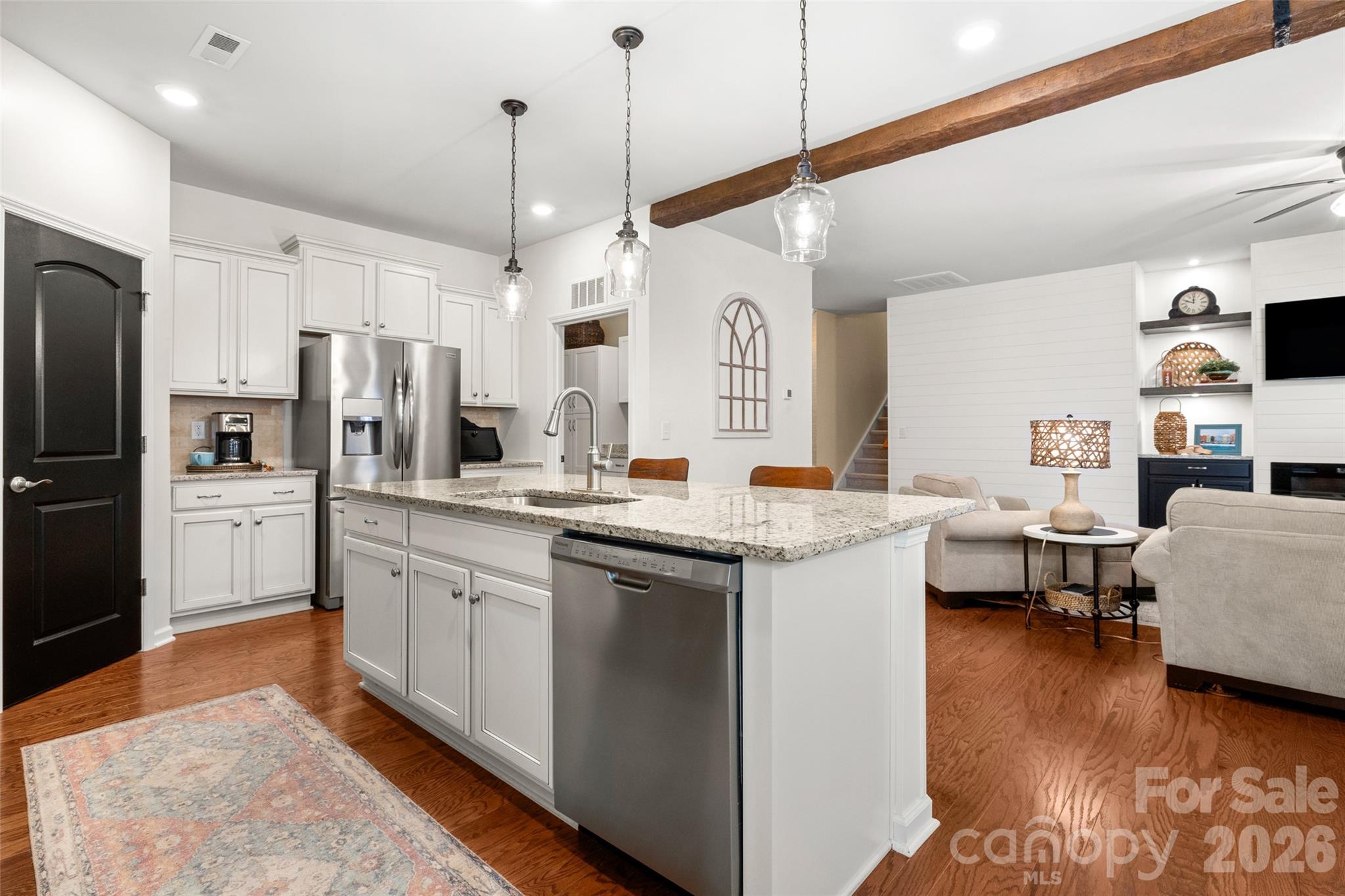 Imagery On Mtn Island - Residential