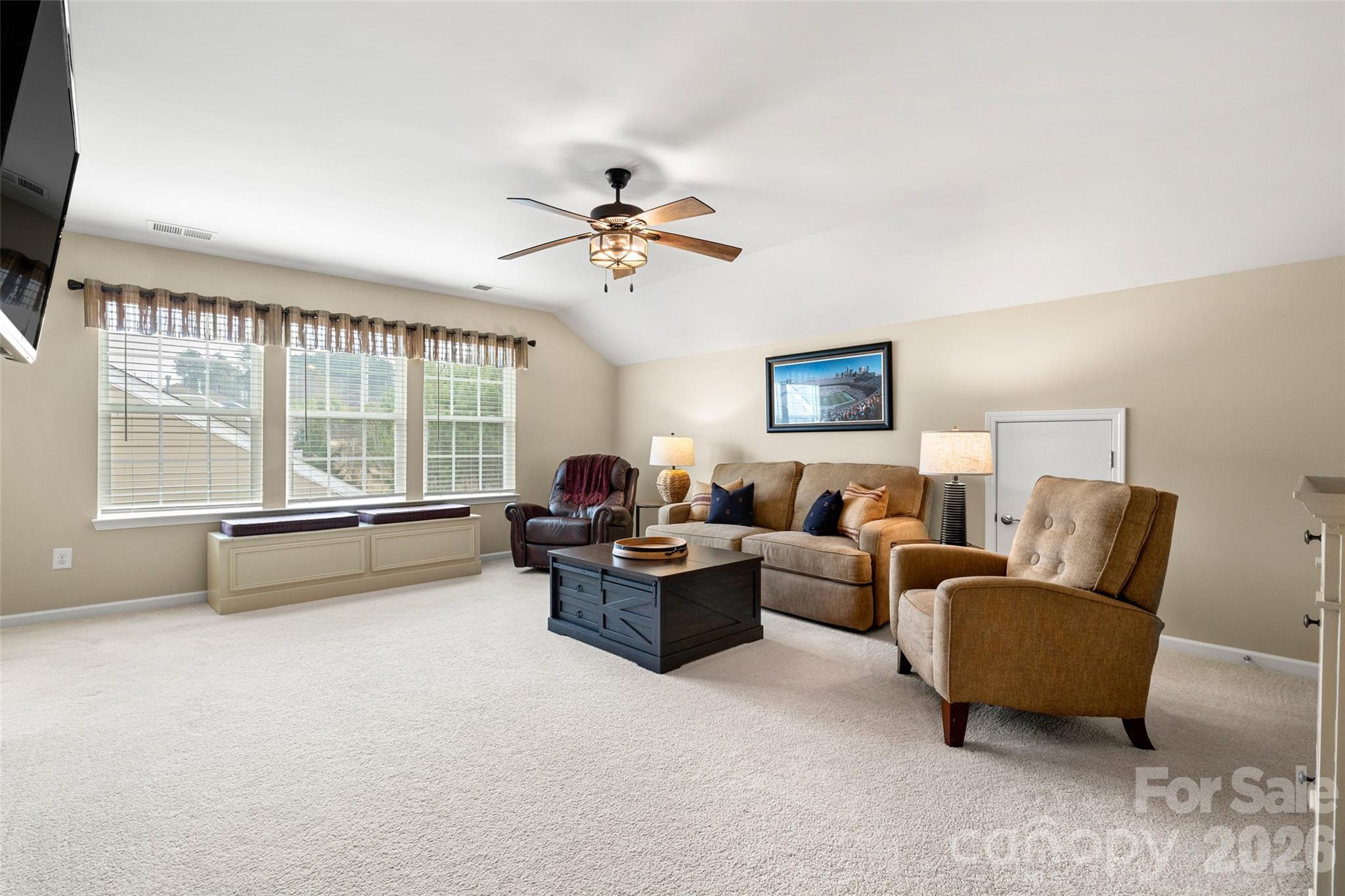 Imagery On Mtn Island - Residential