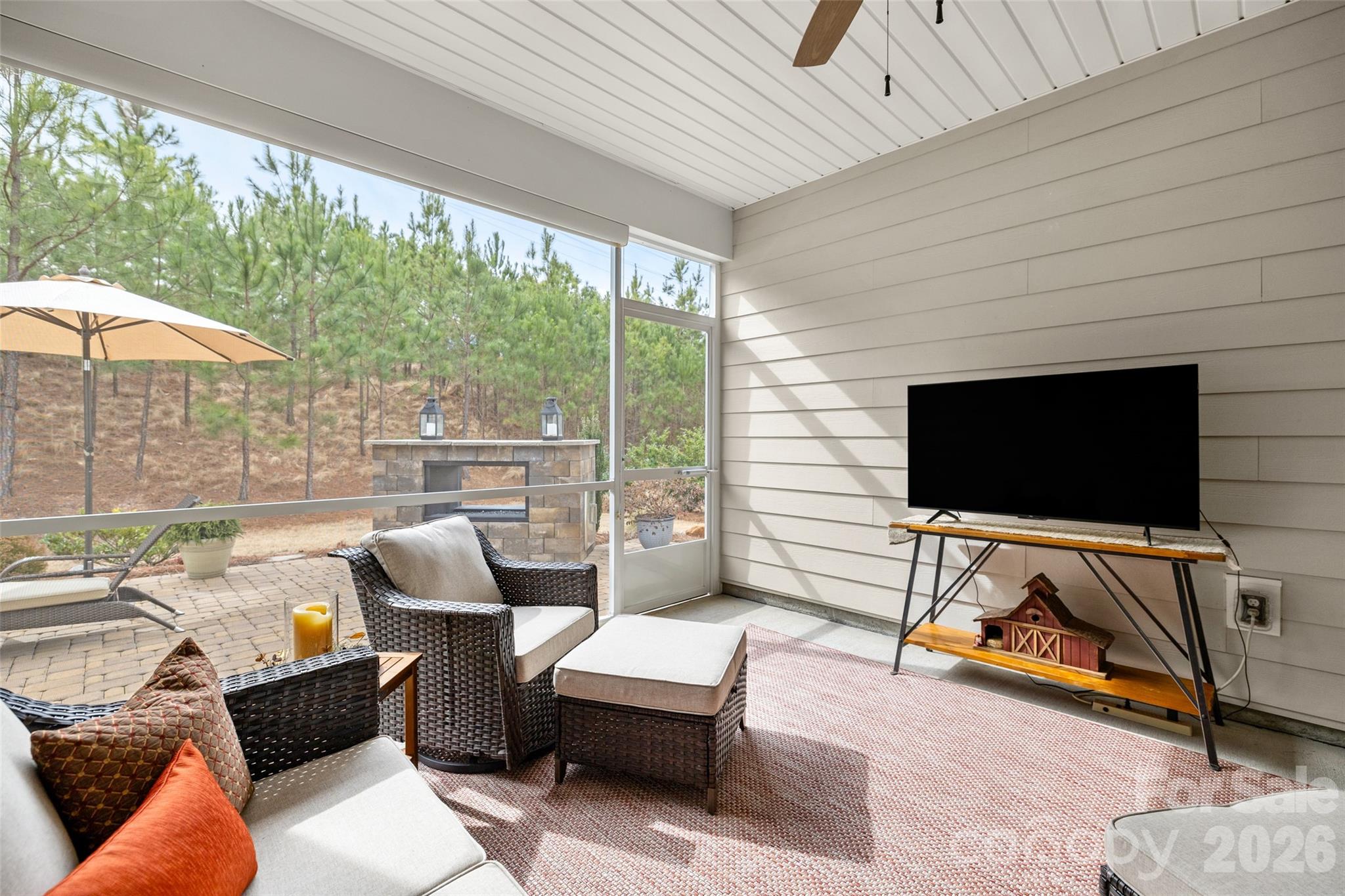 Imagery On Mtn Island - Residential