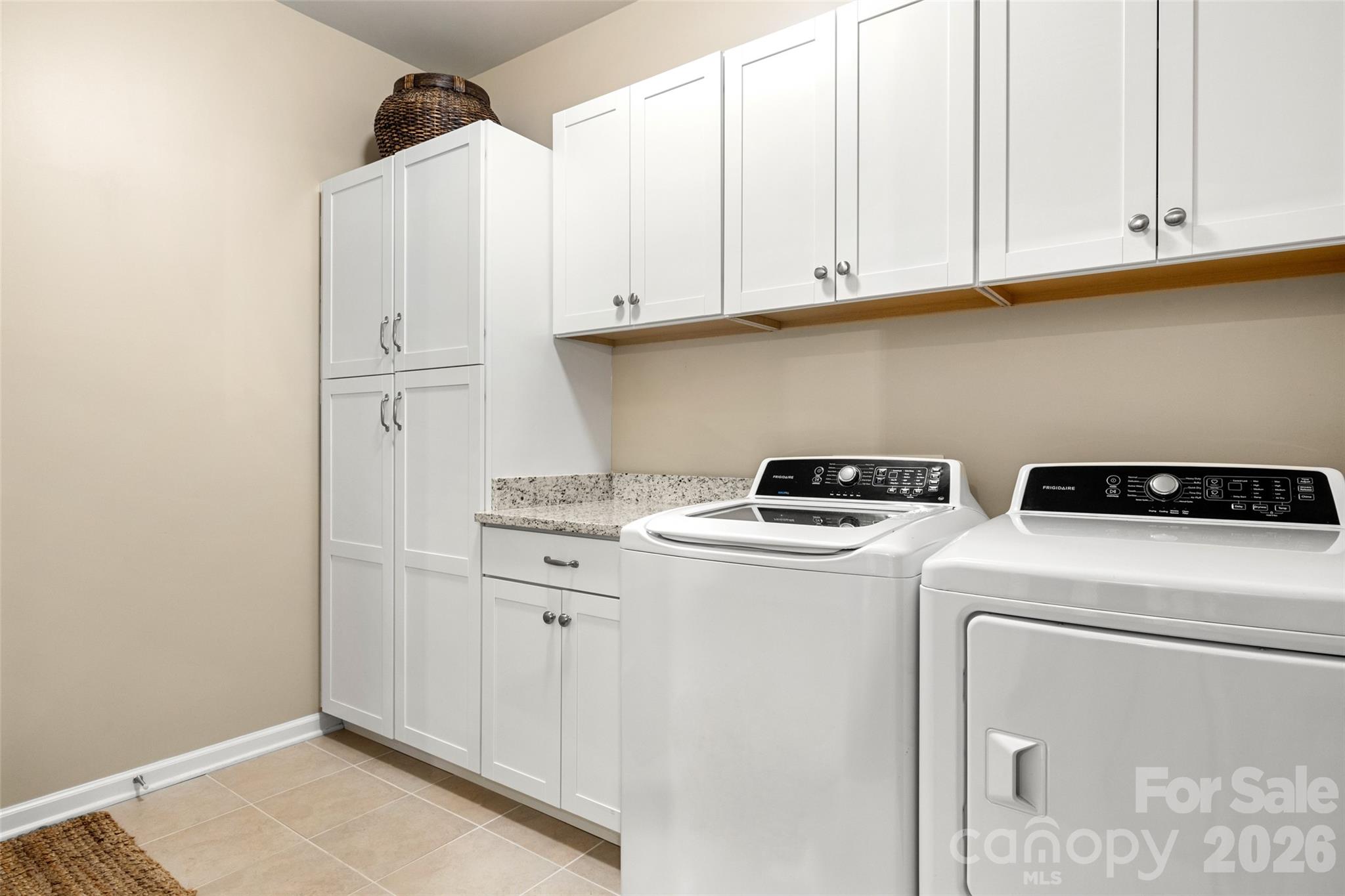 Imagery On Mtn Island - Residential