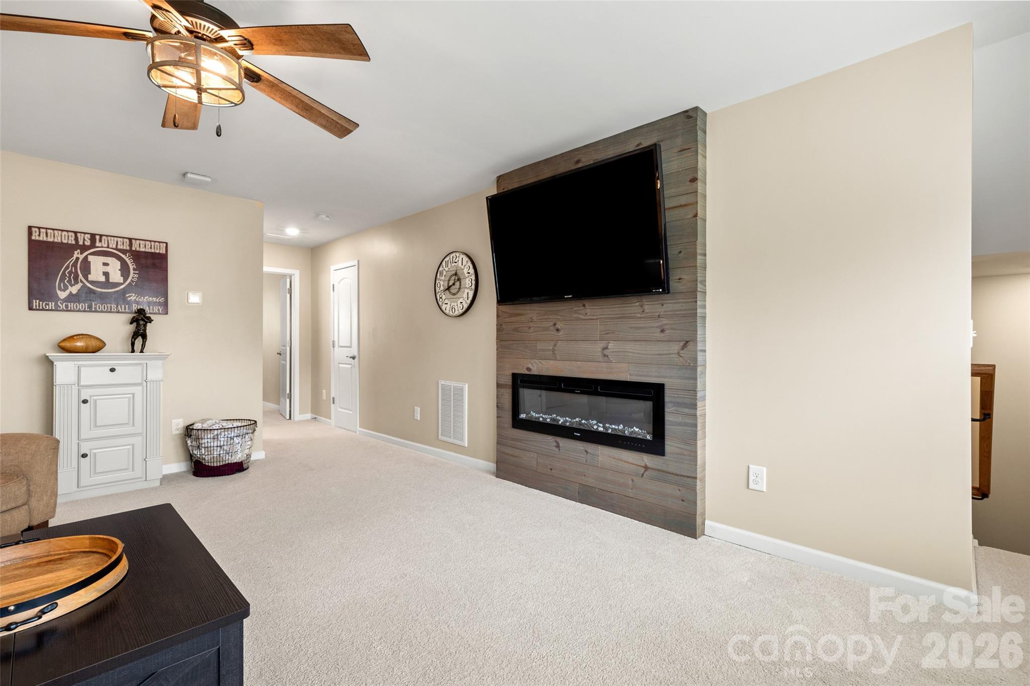 Imagery On Mtn Island - Residential