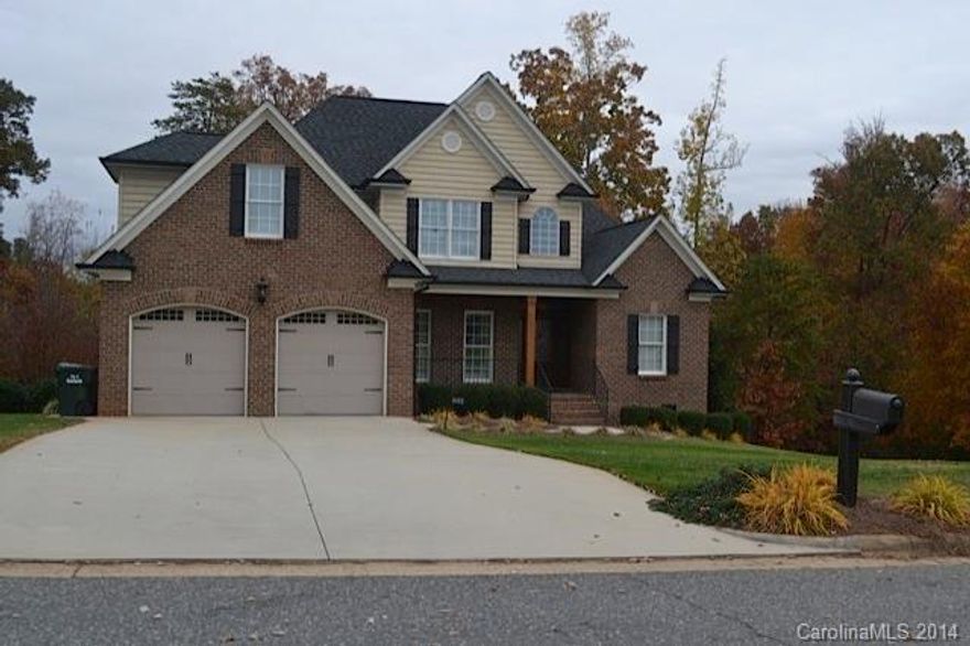 Custom built by Vaughn Construction a premier Custom builders in Gaston County & Lake Wylie. Located in secluded Country Club neighborhood (Fairfield at the Club). Open floor plan, high ceilings, hardwoods ,heavy moldings, trey ceilings, ceramic in bath, tankless hot water & built in surround sound in great room. Just painted throughout including garage & new carpet in bedrooms. House has nice screened porch/deck w/fenced private back yard. Also has heated .12 x 16 shop/gym/man cave in basement.