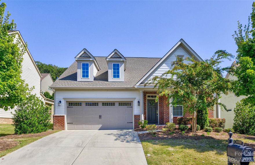 This home offers a great floor plan situated in the amenity-rich Palisades neighborhood. A covered front porch provides a welcome entry. Formal dining or study is presented just off the foyer. Hardwoods flow throughout the open floor plan, uniting the kitchen, breakfast, and great room. Gourmet kitchen w/ granite countertops, stainless appliances, ample cabinetry, and oversized kitchen island with plenty of room for seating. The breakfast area opens onto a covered patio equipped with ceiling fans for year-round enjoyment—highly
desired main floor owner suite with garden tub, glass enclosed tile shower, and dual vanity. Upstairs has an open loft and two additional bedrooms. This place feels like home!