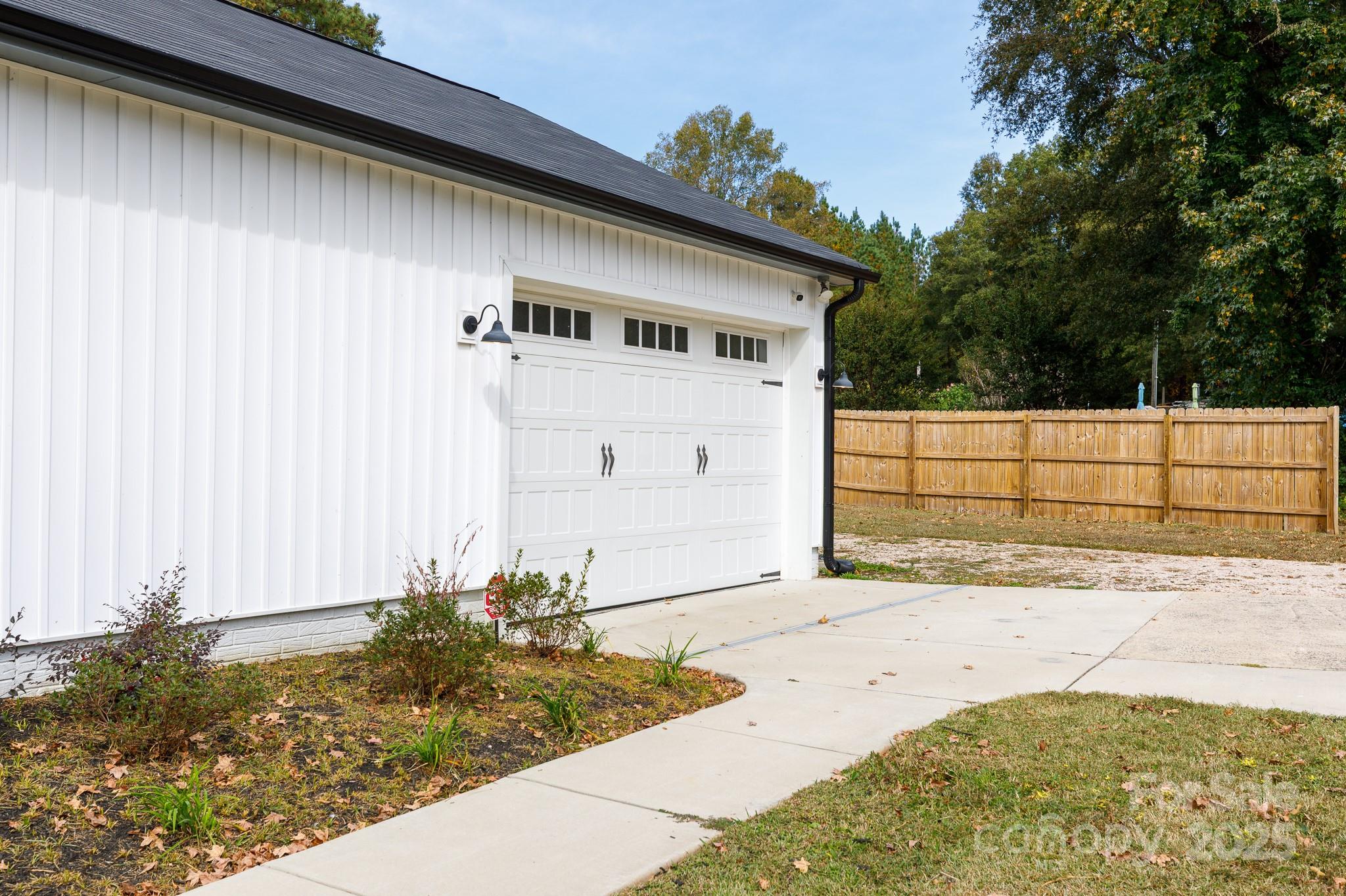 2184 Chanticleer Circle