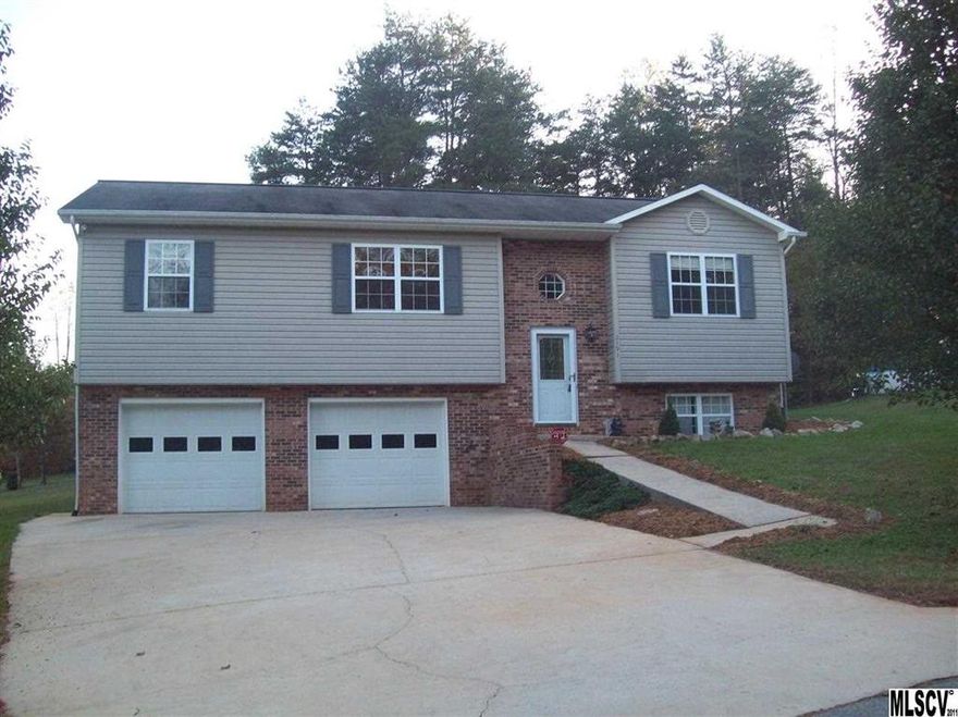Get the max use of square footage in this beautiful split foyer design.  Oak kitchen with granite counters.  All appliances included! Lrge master with wic.  Living room with hardwood floors.  Rec Room in the basement.  Oversized corner lot with woods.  Outbuilding remains.  HVAC is 3 years old.  Tankless water heater.