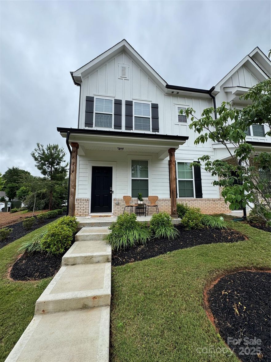 Owner is Licensed Real estate agent
Beautiful End-Unit Townhouse in Prime Rock Hill Location!

Located within the city limits of Rock Hill, this lightly lived-in 3 bedroom and 2.5 bathroom end-unit townhouse offers exceptional comfort and convenience. The spacious master suite features two walk-in closets, providing ample storage. The expansive kitchen is perfect for cooking and entertaining, with a large eat-at counter, gas range, and a generous refrigerator. All kitchen appliances are just 2 years old, and the washer and dryer are included—making this home truly move-in ready.

Don't miss this rare opportunity to own a well-maintained townhouse in a sought-after location!

Seller is related to the listing agent.