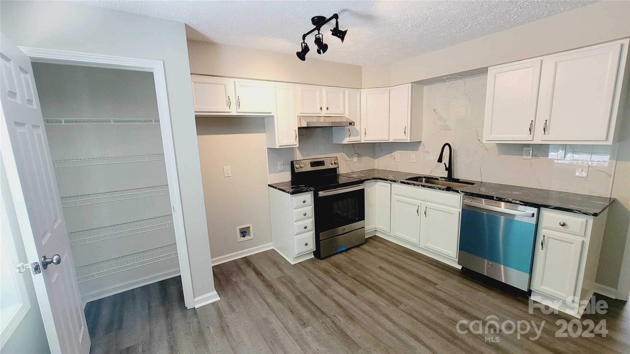 Oak Terrace - Residential