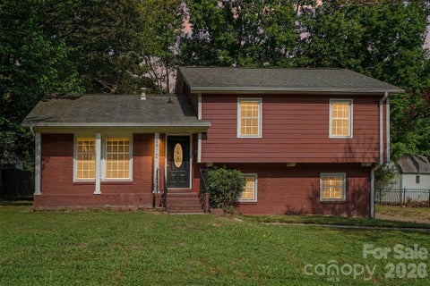Photo of 6910 Wrentree Drive, Charlotte, NC 28210 (MLS # 4422404)