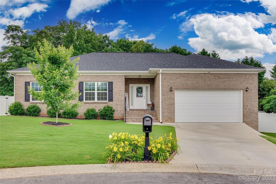 Gorgeous MOVE-IN READY home in desirable Creekside community! Enjoy the upgraded kitchen with shaker style cabinets and quartz countertops. Open floor plan allows for ample entertaining space with large dining area. Primary bedroom has walk-in closet, walk-in shower, double vanity with quartz countertops. Two additional bedrooms with full bath located on main level. Usable outdoor space with back porch, and privacy fence.