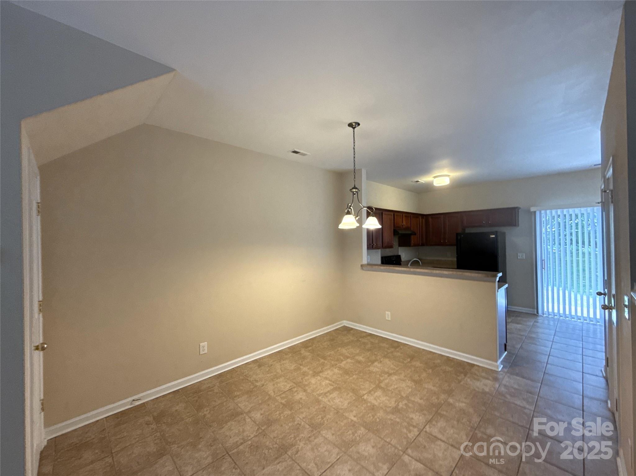 3527 Creeping Flora Lane