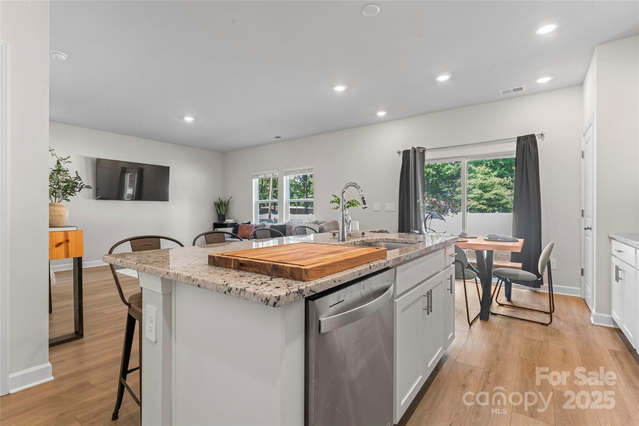 Henderson Manor - Residential