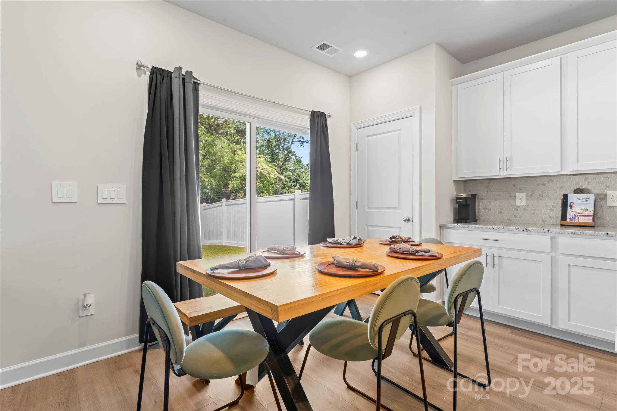 Henderson Manor - Residential