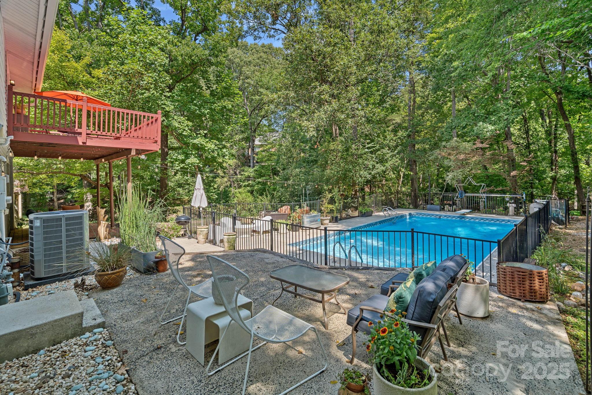 726 Charter Place