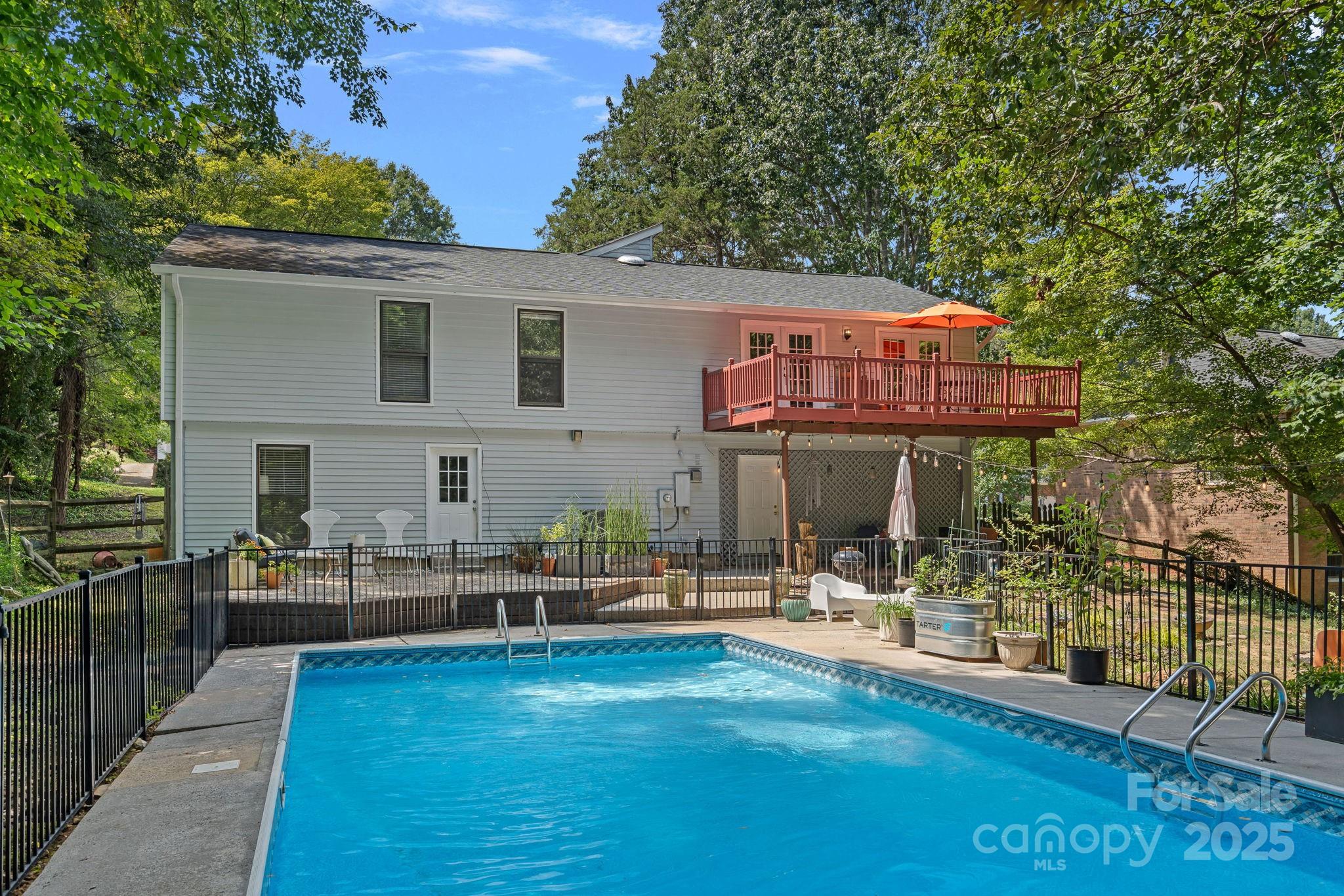726 Charter Place