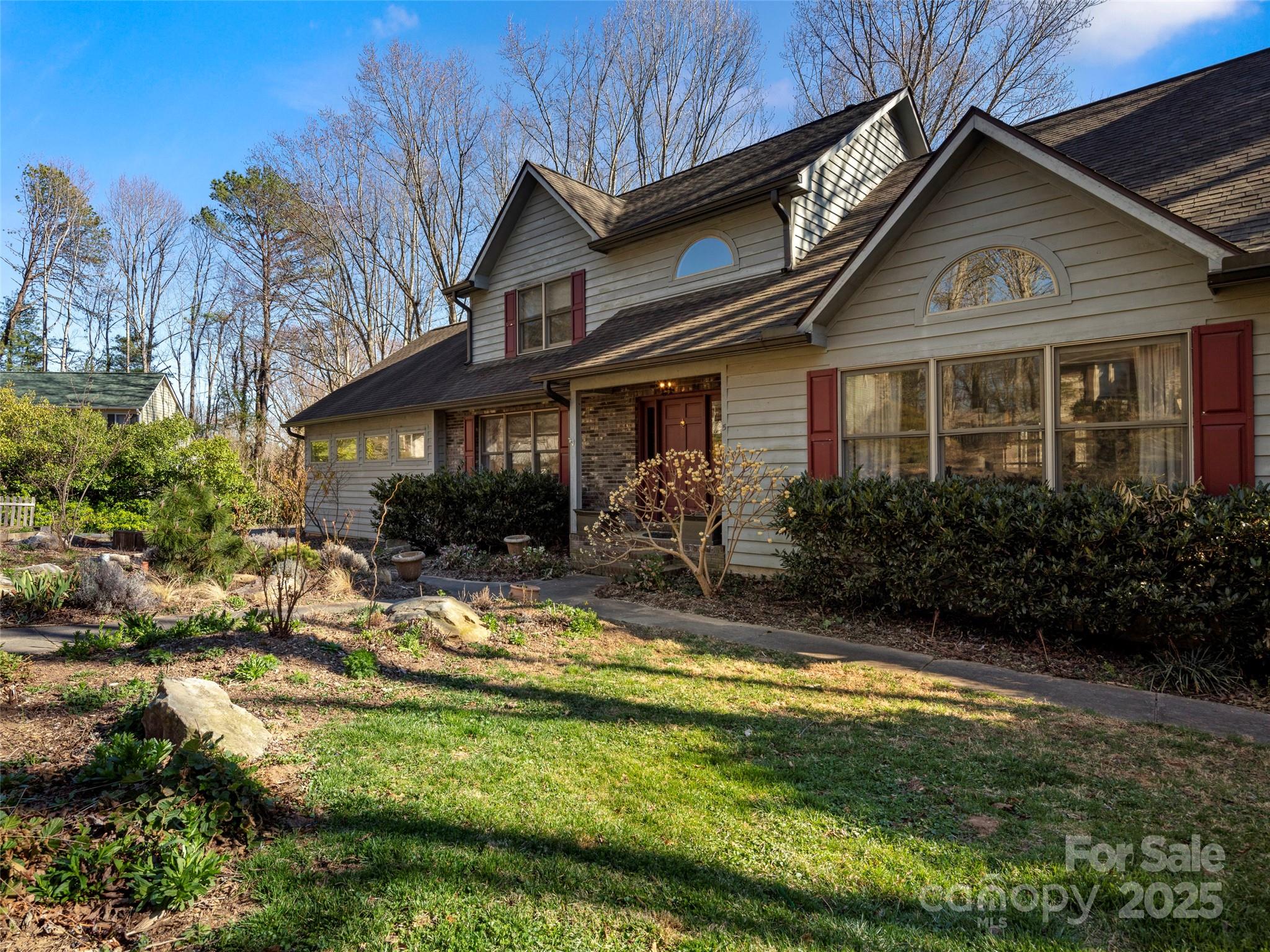 5 Spring Cove Court