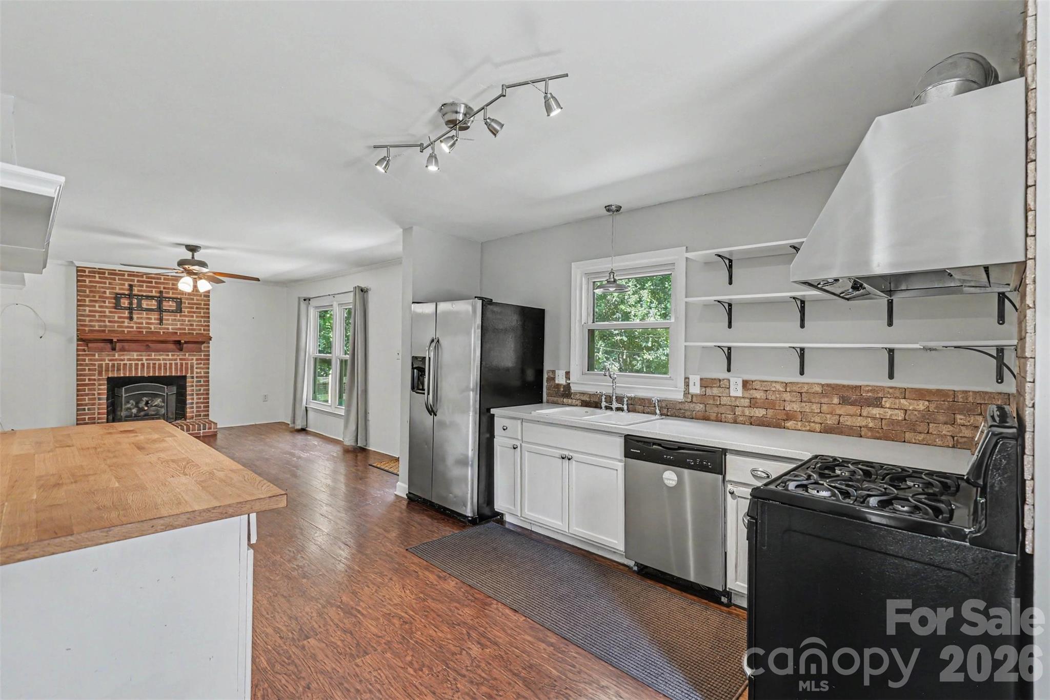 320 Sunnywood Lane