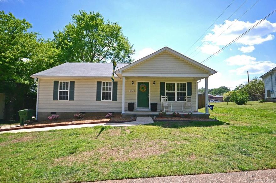 Nice 3 bedroom home in the heart of Fort Mill. Home features spacious eat-in kitchen with granite tile counters, tile floor/backsplash and under counter lighting. Great master suite and spacious other bedrooms. Large backyard is fenced with large storage shed. Just minutes from dining/shopping and uptown Charlotte. Make this house your home!