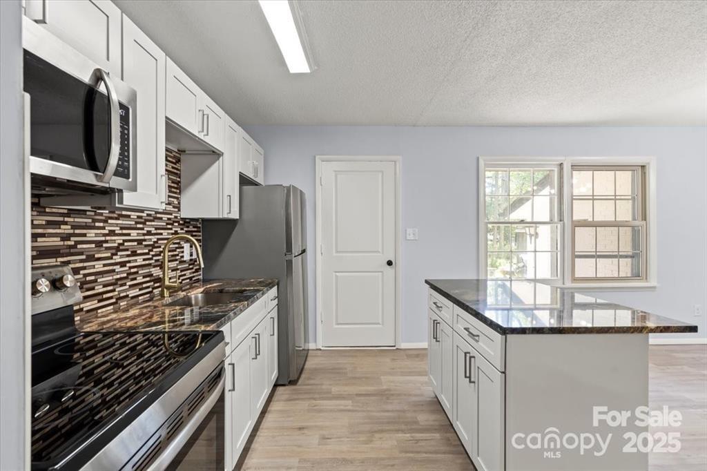 2515 Danforth Lane