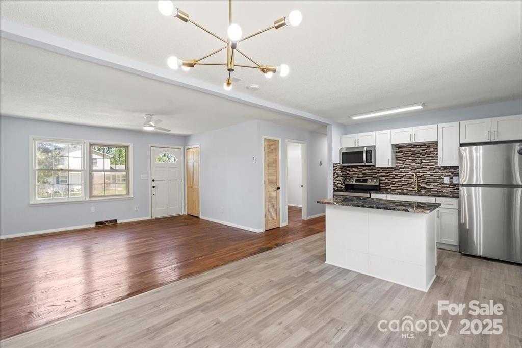 2515 Danforth Lane