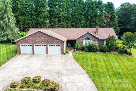 Single Family Residence in Hickory NC 3625 Wandering Lane.jpg