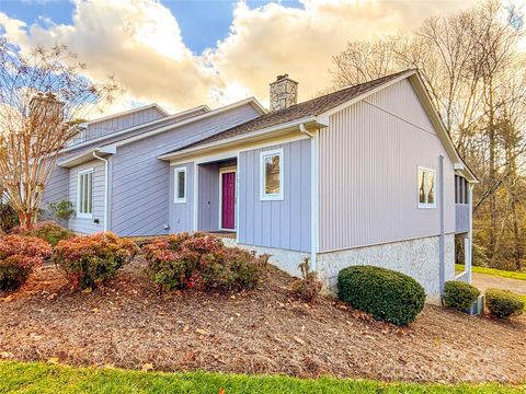 1011 21st Avenue NE Hickory NC 28601