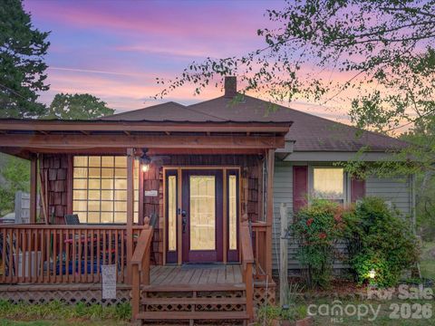 Photo of 402 Edgemont Street, Albemarle, NC 28001 (MLS # 4361826)