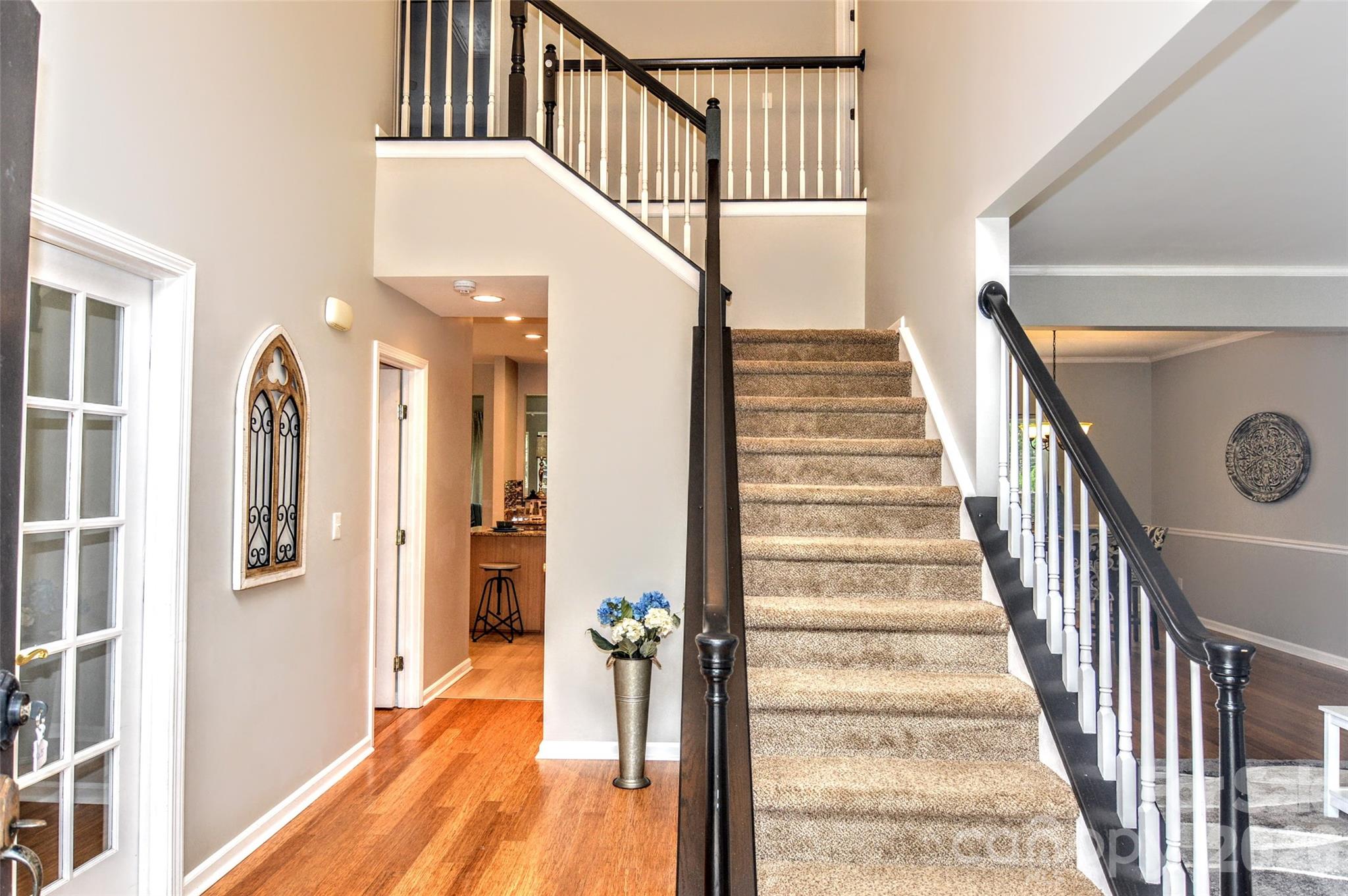 2035 Hollyhedge Lane