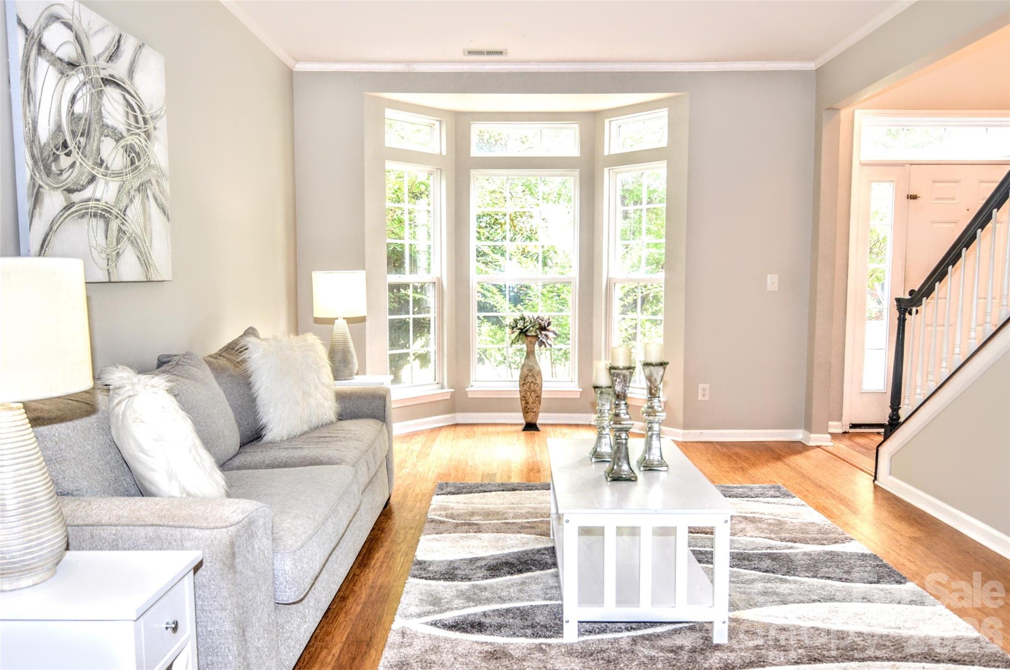 2035 Hollyhedge Lane