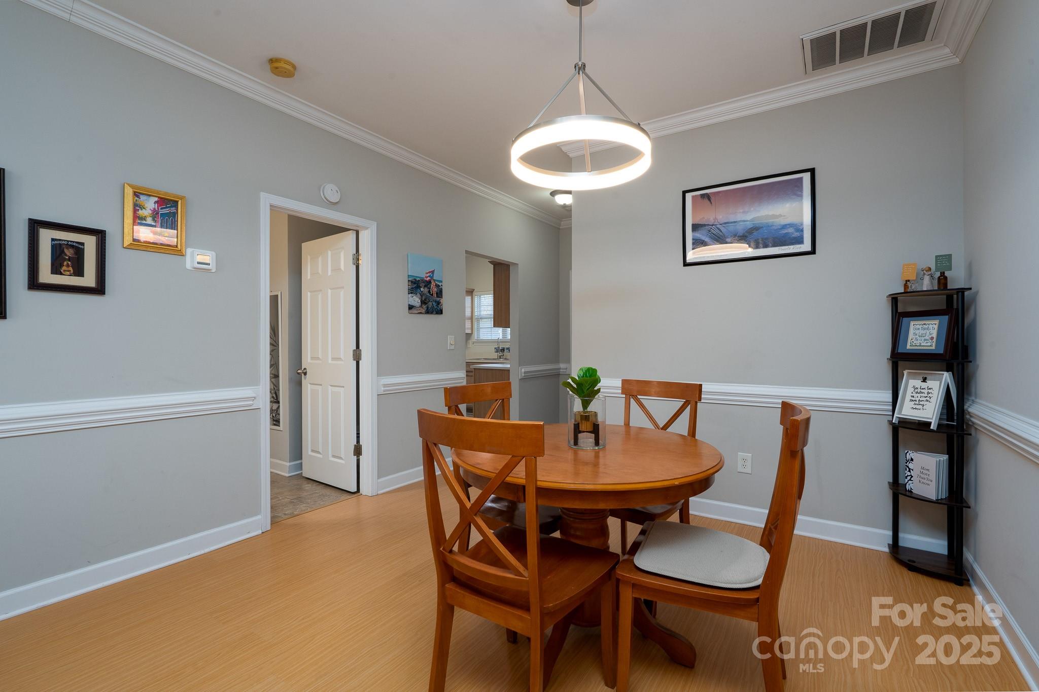 347 Valley Brook Lane SE