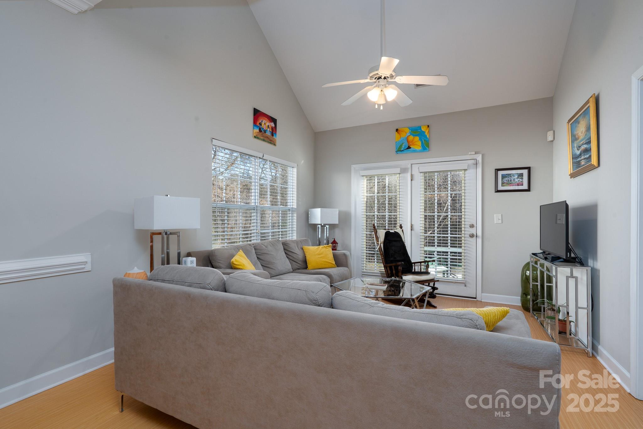 347 Valley Brook Lane SE